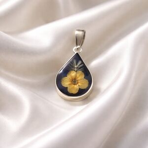 Vintage sterling silver 950 handmade resin flower pendant